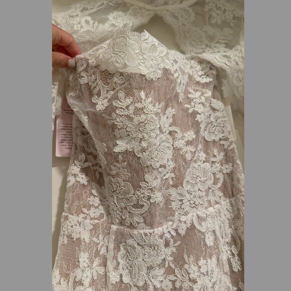 V.Chapman The Whitby Gown in White Chantilly Lace (Size 6) - Picture 9 of 12